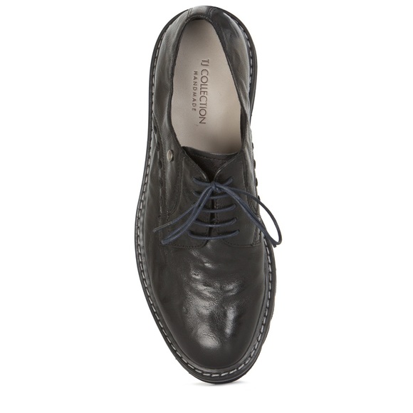 NWT. Stylish crumpled leather women derby shoes - Picture 2 of 12